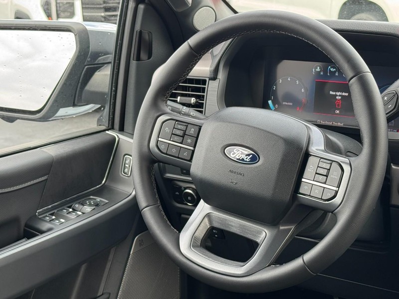 Ford F-150 Vehicle Full-screen Gallery Image 12