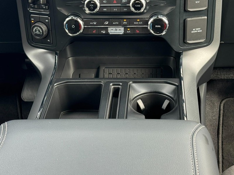 Ford F-150 Vehicle Full-screen Gallery Image 14