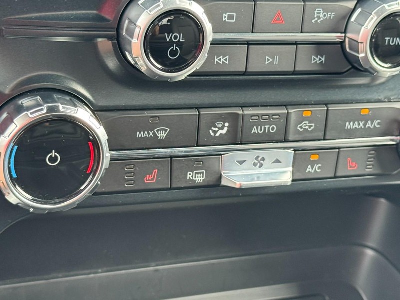 Ford F-150 Vehicle Full-screen Gallery Image 17