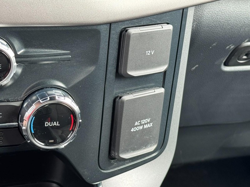 Ford F-150 Vehicle Full-screen Gallery Image 18
