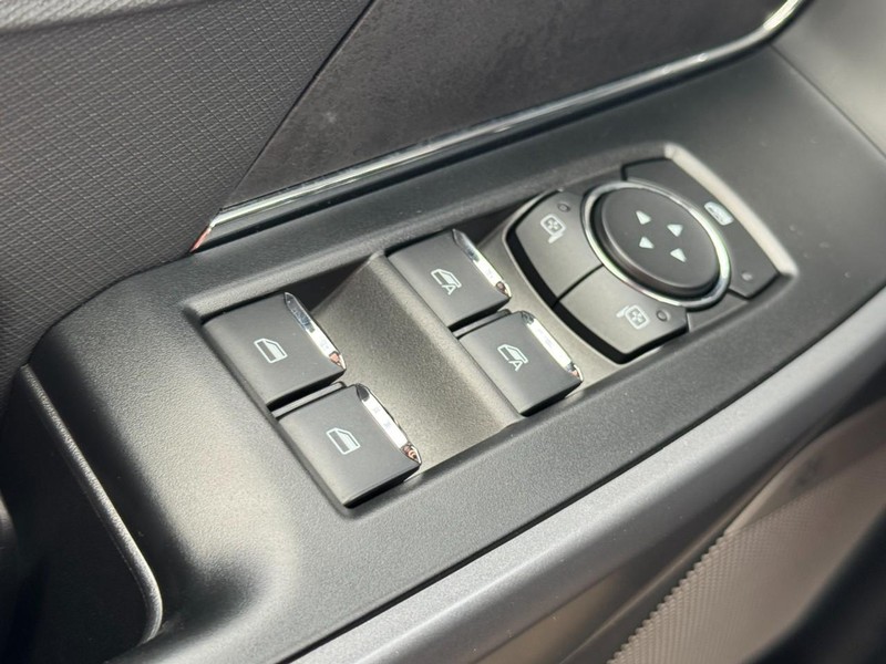 Ford F-150 Vehicle Full-screen Gallery Image 21