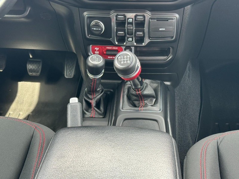 Jeep Wrangler Vehicle Image 14