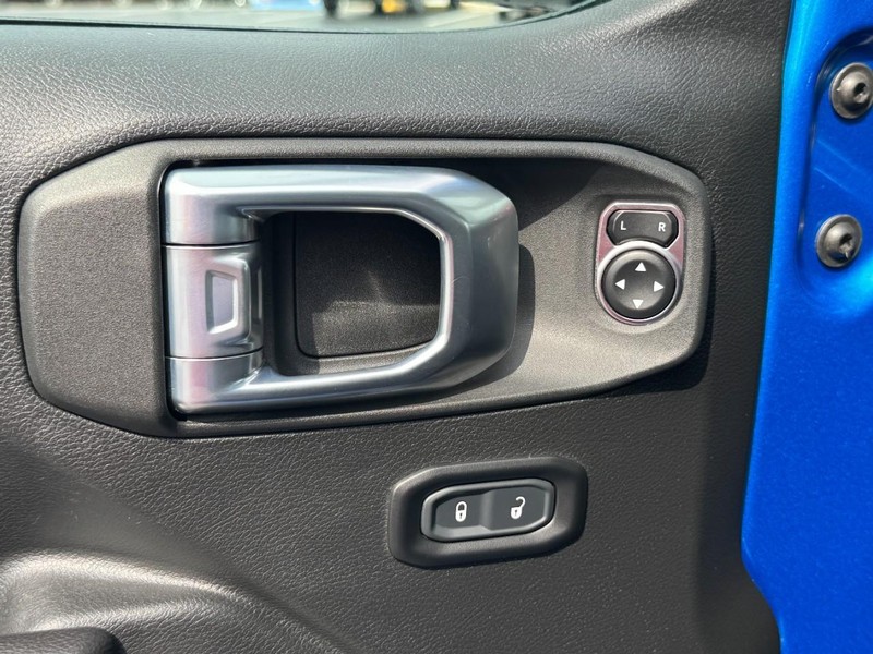 Jeep Wrangler Vehicle Image 24