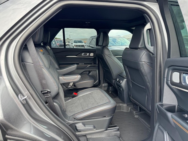 Ford Explorer Vehicle Image 05