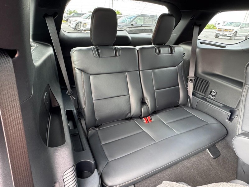 Ford Explorer Vehicle Image 06