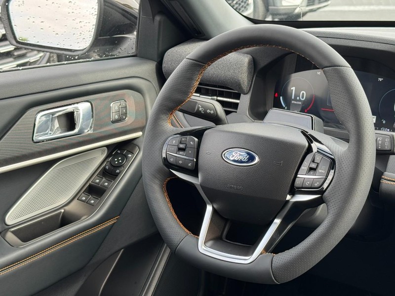 Ford Explorer Vehicle Image 08