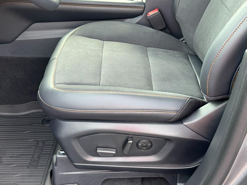 Ford Explorer Vehicle Image 19