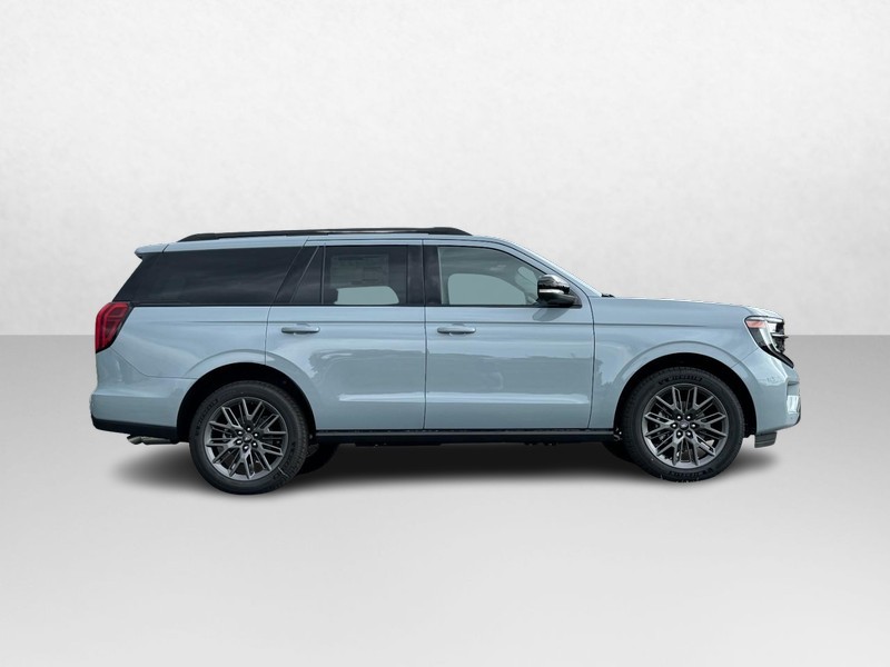 Ford Expedition Vehicle Image 02