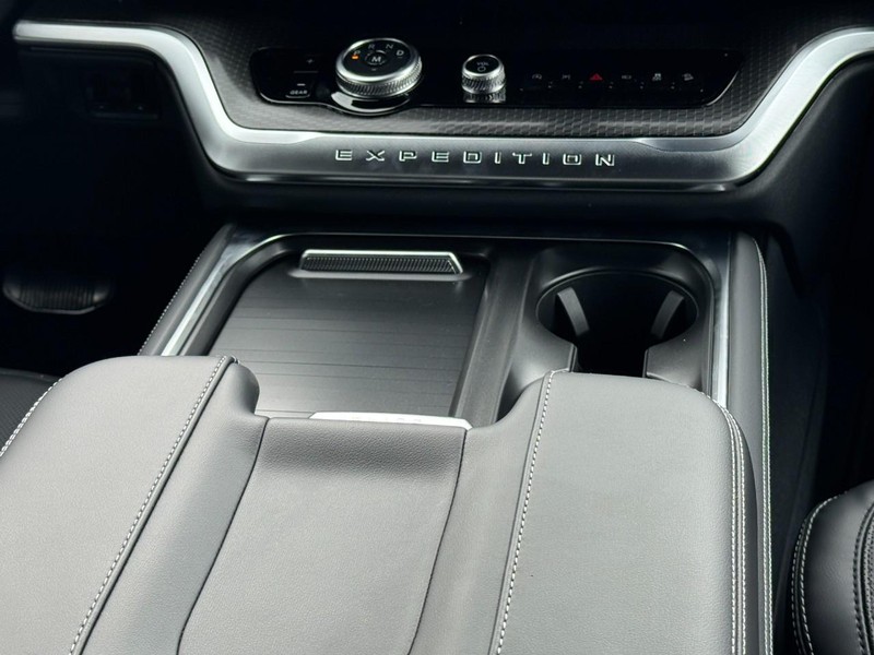 Ford Expedition Vehicle Image 10