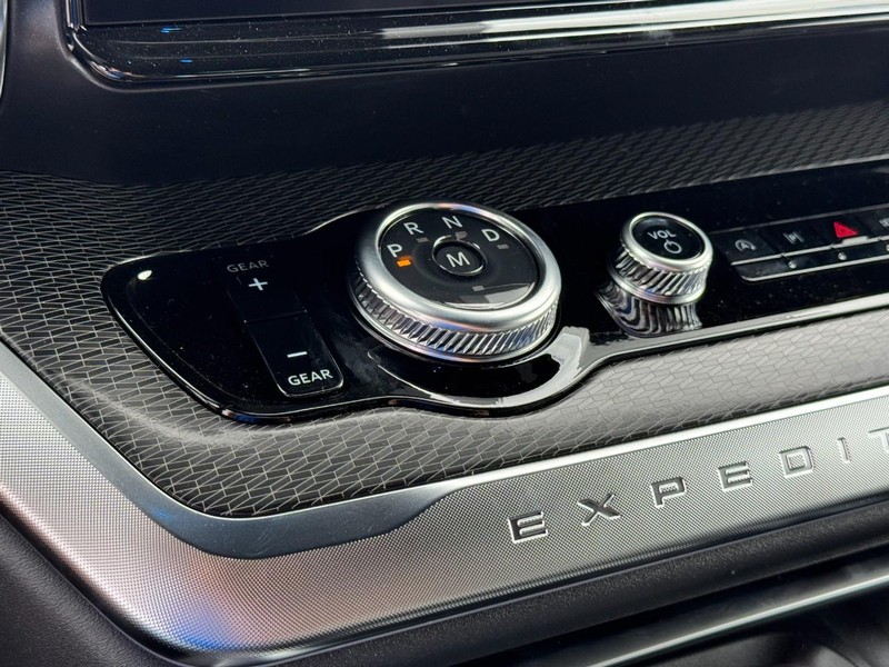 Ford Expedition Vehicle Image 13