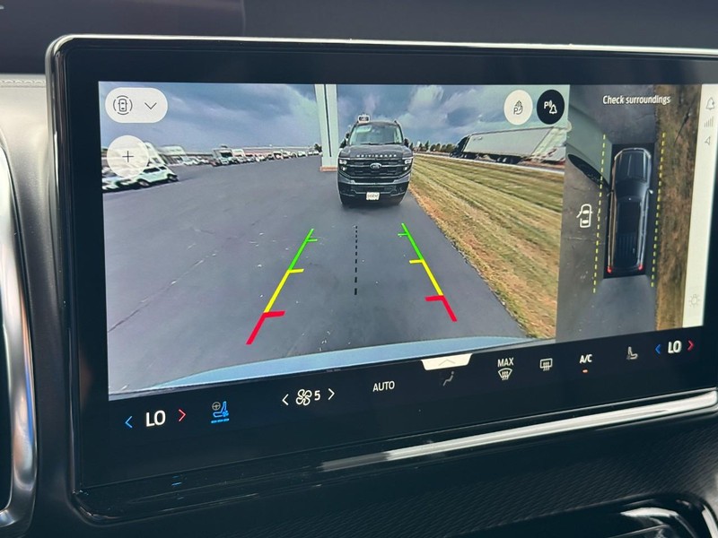 Ford Expedition Vehicle Image 15