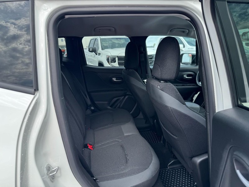 Jeep Renegade Vehicle Image 10