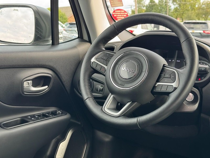 Jeep Renegade Vehicle Image 12
