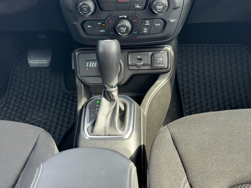 Jeep Renegade Vehicle Image 14
