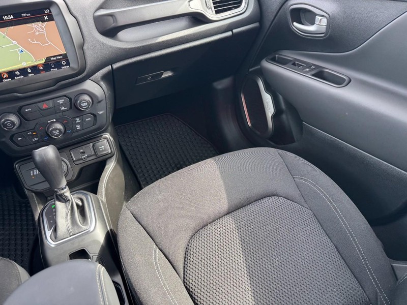 Jeep Renegade Vehicle Image 15