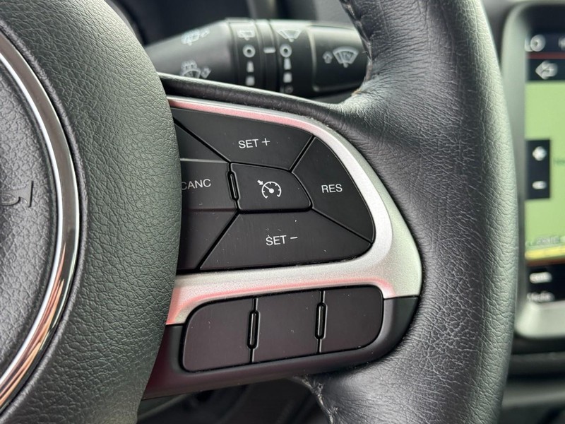 Jeep Renegade Vehicle Image 17