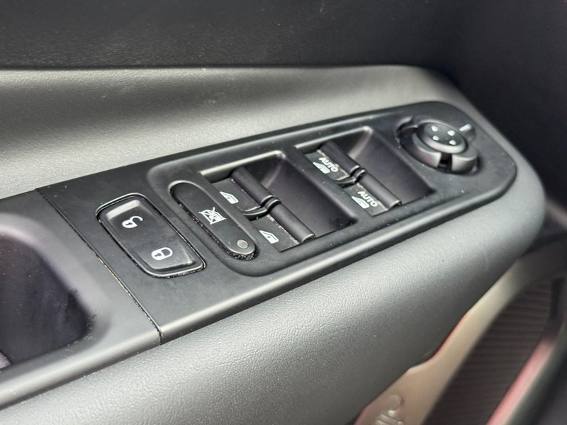 Jeep Renegade Vehicle Image 23