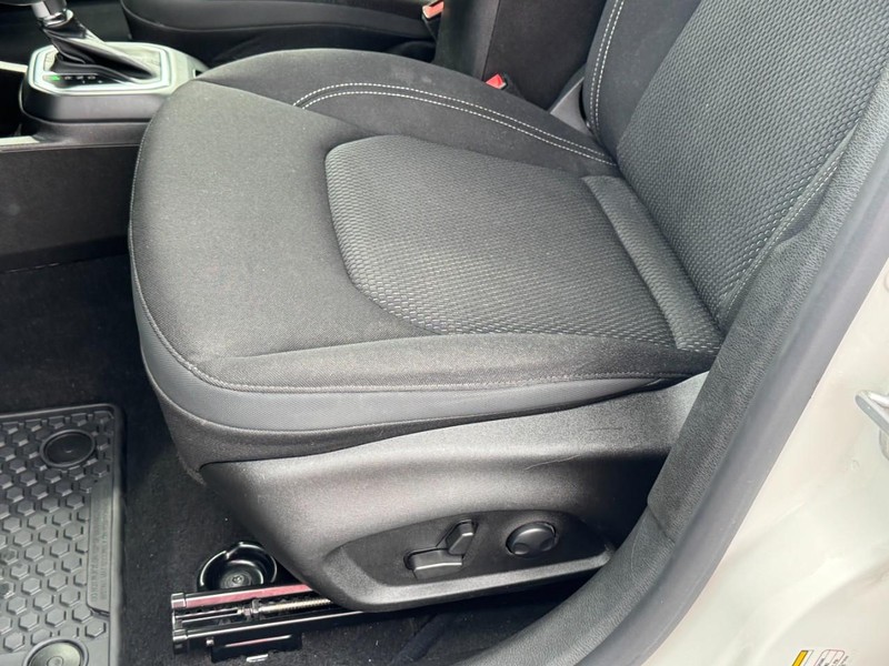 Jeep Renegade Vehicle Image 24