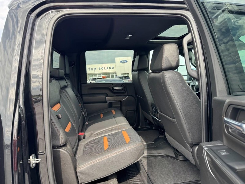 GMC Sierra 2500HD Vehicle Image 10