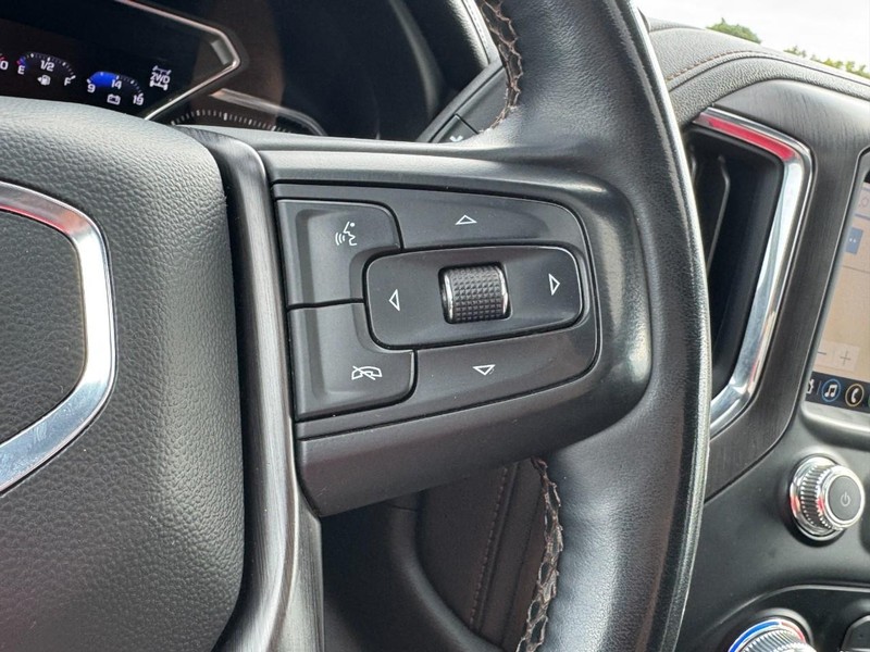 GMC Sierra 2500HD Vehicle Image 17