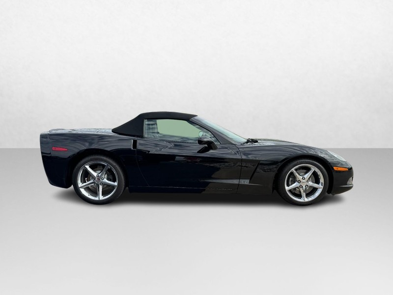 Chevrolet Corvette Vehicle Full-screen Gallery Image 02