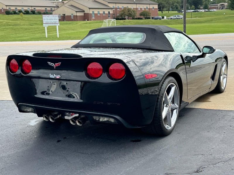 Chevrolet Corvette Vehicle Full-screen Gallery Image 03