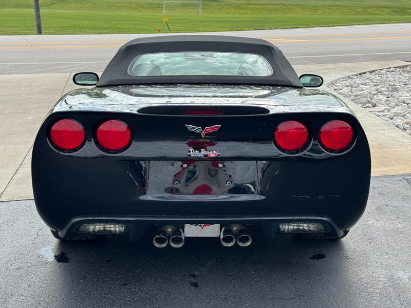 Chevrolet Corvette Vehicle Full-screen Gallery Image 04