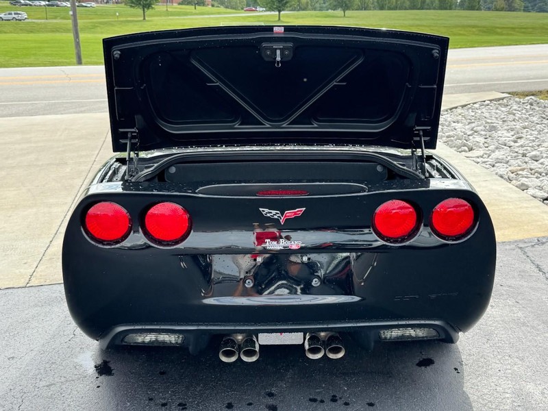 Chevrolet Corvette Vehicle Full-screen Gallery Image 05