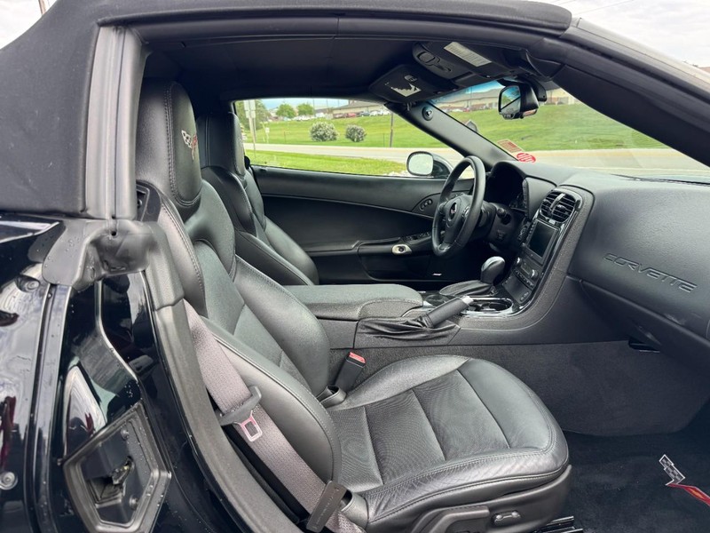 Chevrolet Corvette Vehicle Full-screen Gallery Image 10