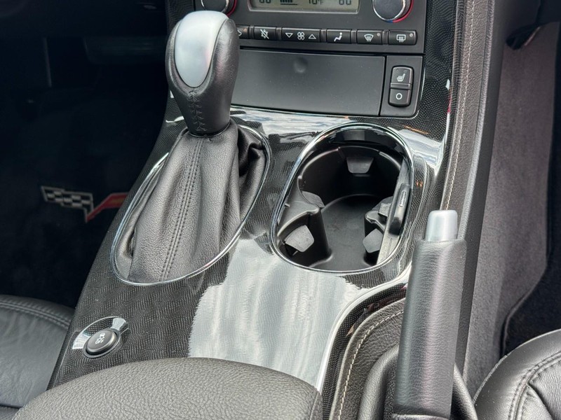 Chevrolet Corvette Vehicle Full-screen Gallery Image 14