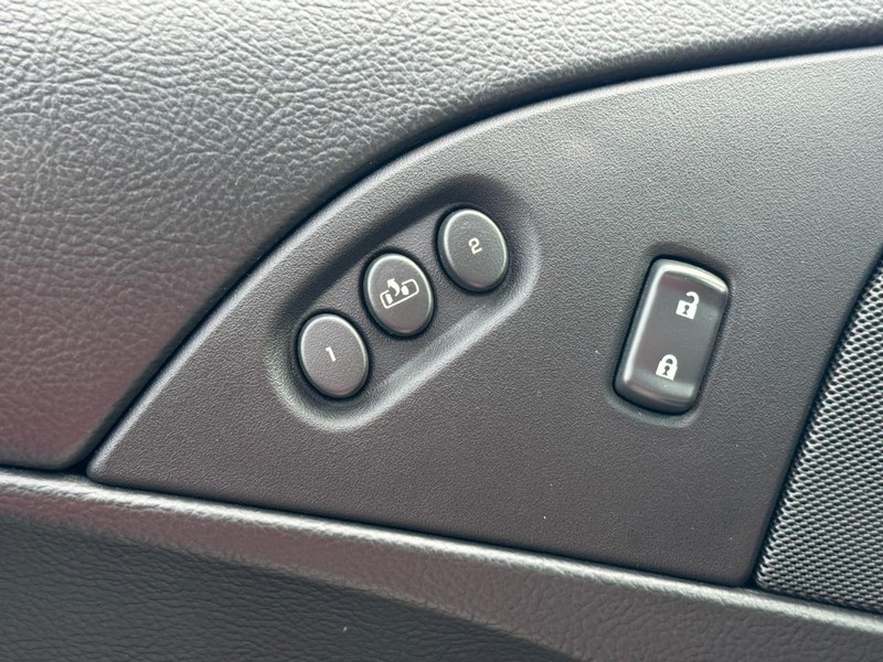 Chevrolet Corvette Vehicle Full-screen Gallery Image 16