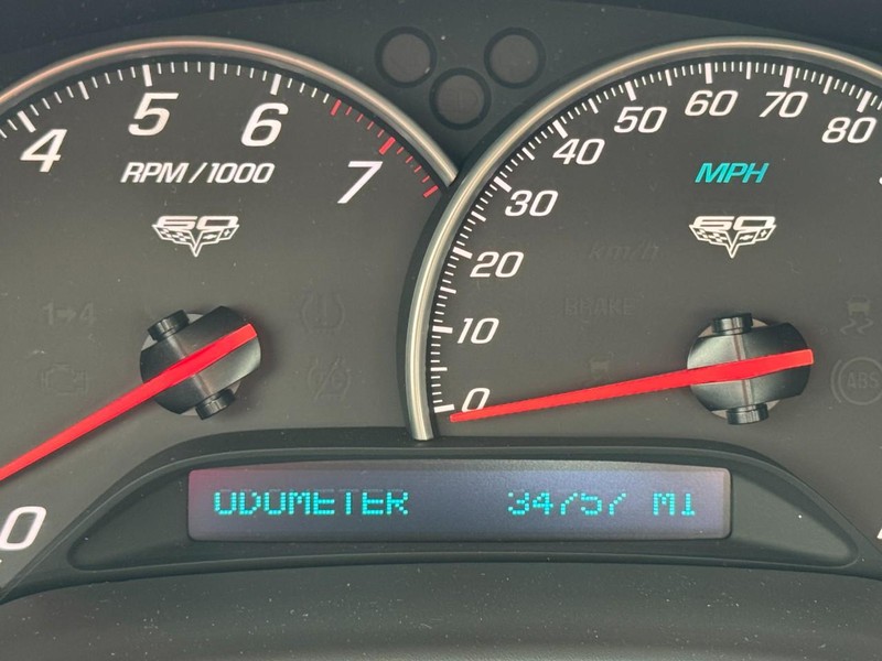 Chevrolet Corvette Vehicle Full-screen Gallery Image 19