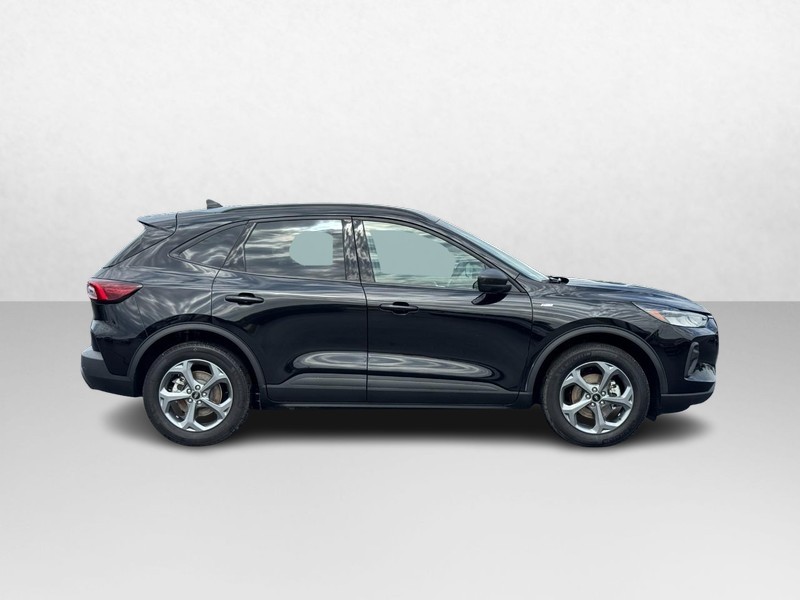 Ford Escape Vehicle Full-screen Gallery Image 02