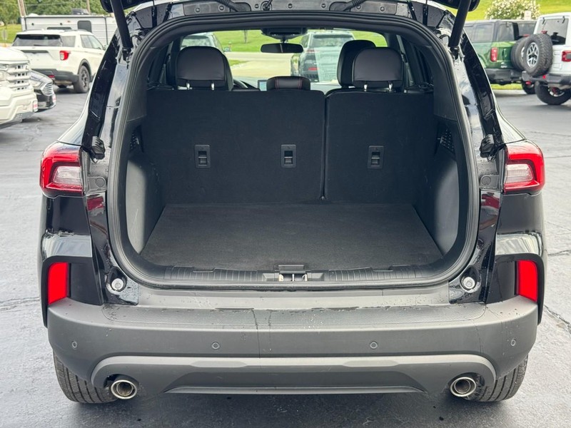 Ford Escape Vehicle Full-screen Gallery Image 05