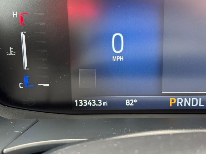 Ford Escape Vehicle Full-screen Gallery Image 18