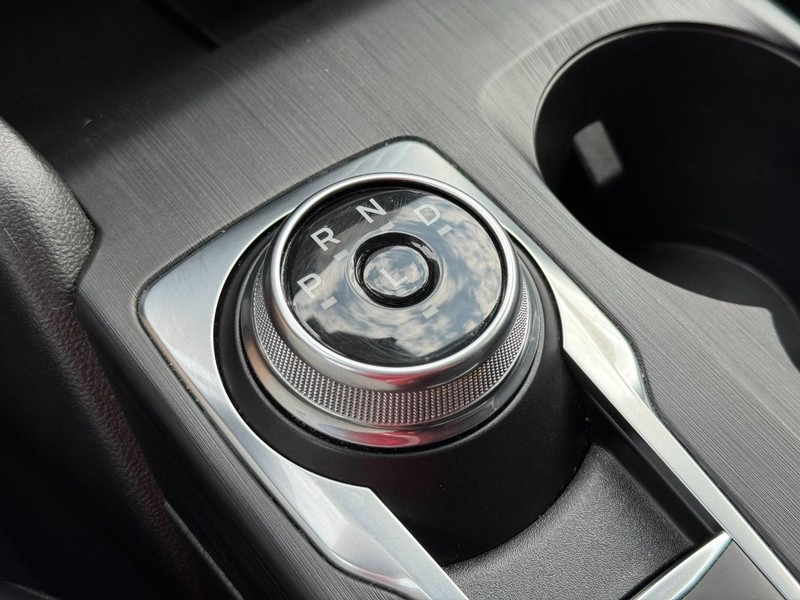 Ford Escape Vehicle Full-screen Gallery Image 19