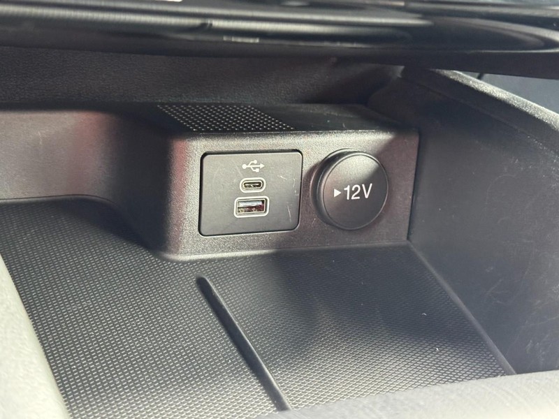 Ford Escape Vehicle Full-screen Gallery Image 20