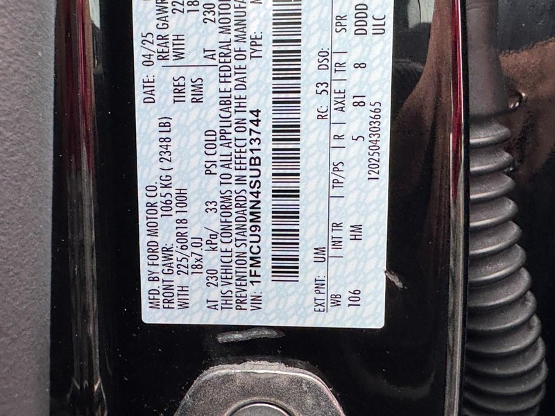 Ford Escape Vehicle Full-screen Gallery Image 25