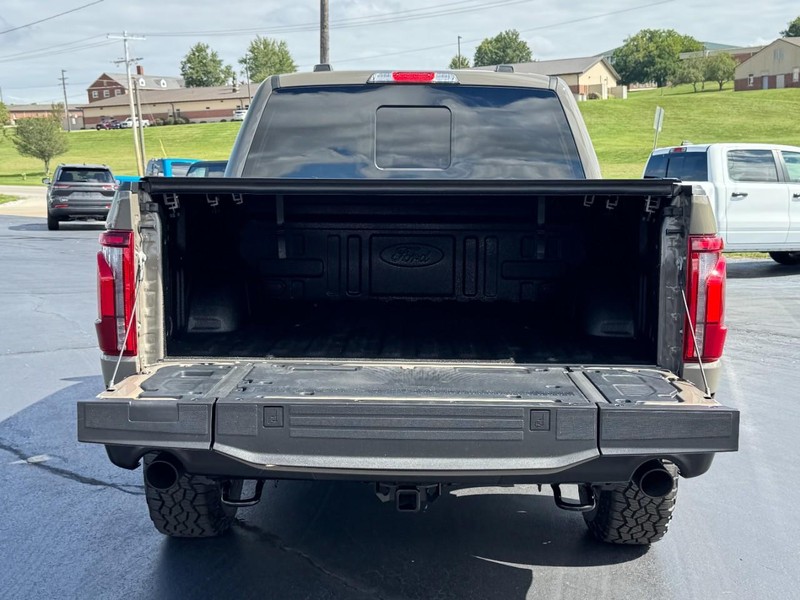 Ford F-150 Vehicle Full-screen Gallery Image 05