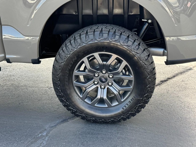 Ford F-150 Vehicle Full-screen Gallery Image 07