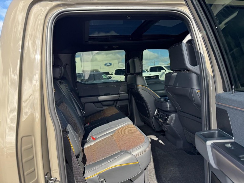 Ford F-150 Vehicle Full-screen Gallery Image 10