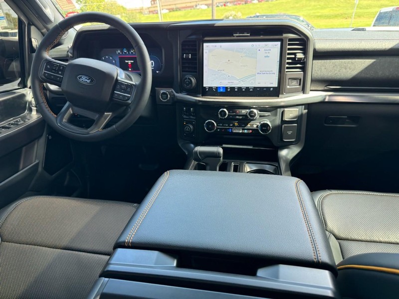 Ford F-150 Vehicle Full-screen Gallery Image 11