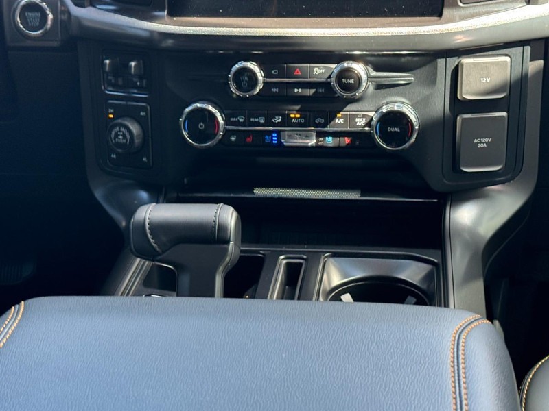Ford F-150 Vehicle Full-screen Gallery Image 14