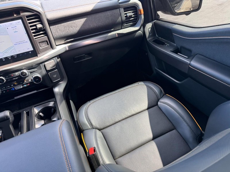 Ford F-150 Vehicle Full-screen Gallery Image 15
