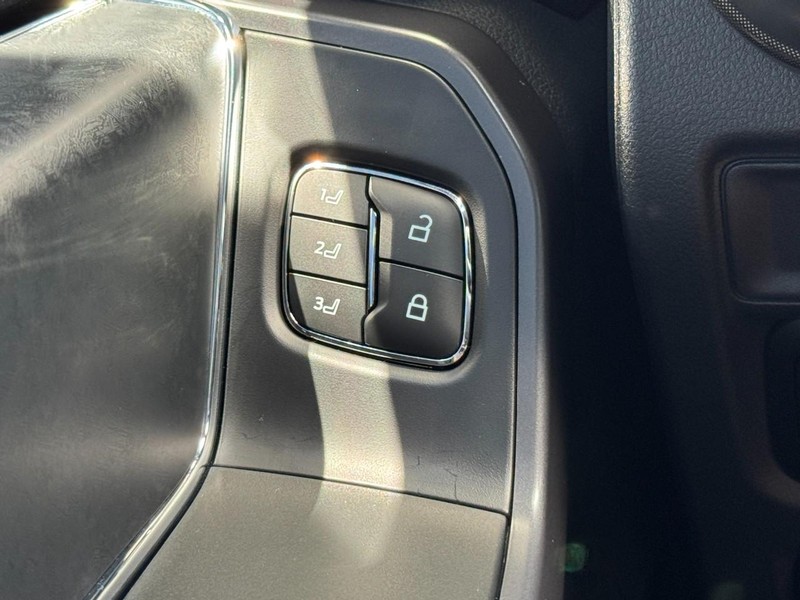 Ford F-150 Vehicle Full-screen Gallery Image 16