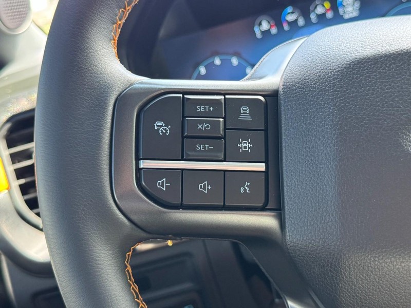 Ford F-150 Vehicle Full-screen Gallery Image 17