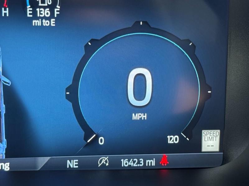 Ford F-150 Vehicle Full-screen Gallery Image 19