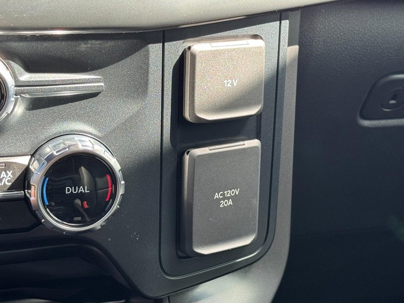 Ford F-150 Vehicle Full-screen Gallery Image 21
