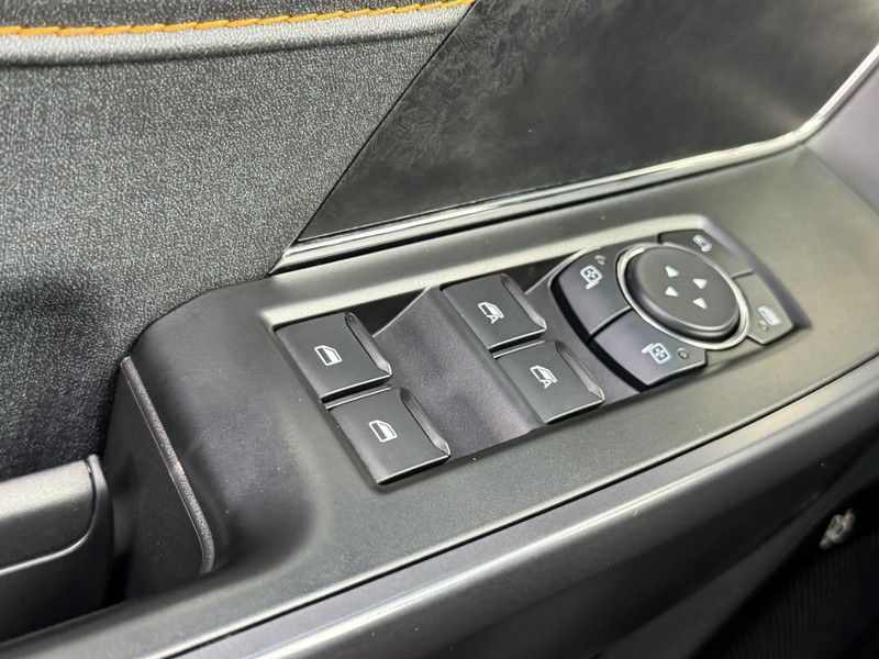 Ford F-150 Vehicle Full-screen Gallery Image 25