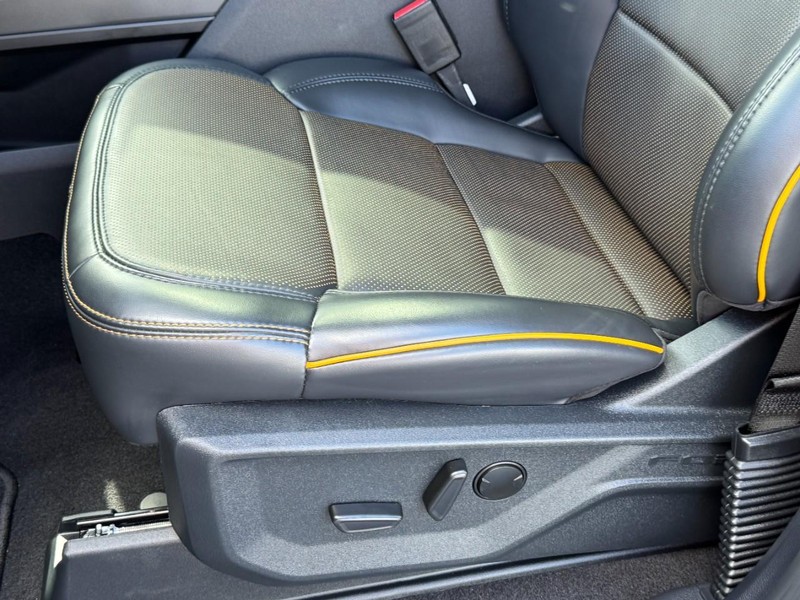 Ford F-150 Vehicle Full-screen Gallery Image 26